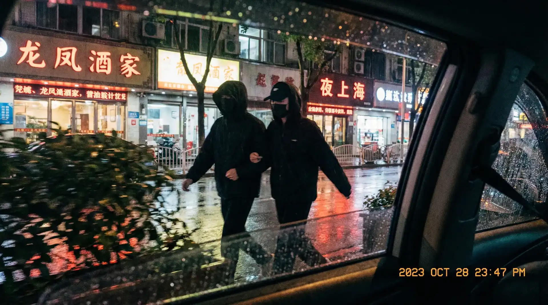 皇冠新体育官网 - 顶流明星深夜密会现场抓拍照片